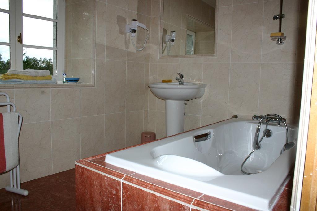 Domaine De Clermont Bed & Breakfast La Roche-en-Brenil Ruang foto